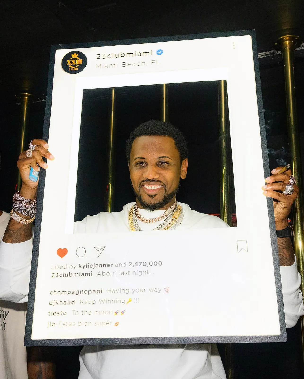 Click to enlarge Nightclub patron holding a custom Instagram Presenter.