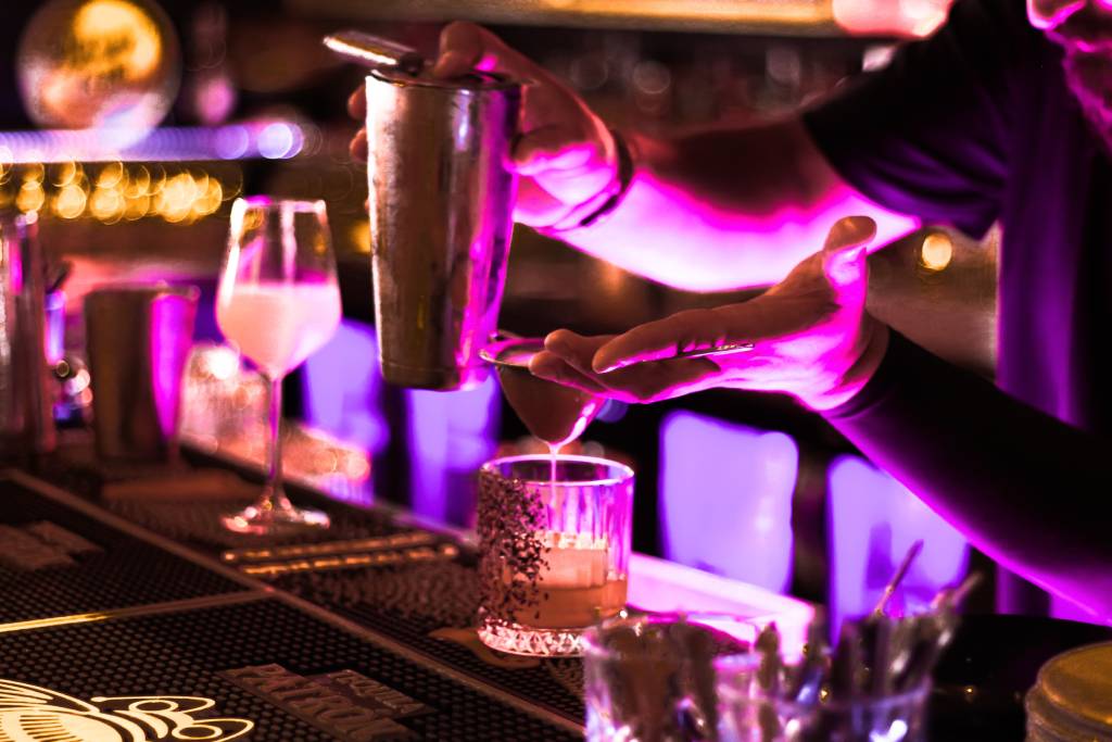 How to Own a Nightclub: Starting Your Own vs. Purchasing a Club